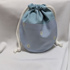 ハンドメイド かわいい「マーガレットドロップ」のミニきんちゃく 小物入れ サニタリーポーチ ペールブルー