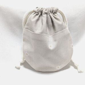 ハンドメイド かわいい「マーガレットドロップ」のミニきんちゃく 小物入れ サニタリーポーチ アイボリーベージュ