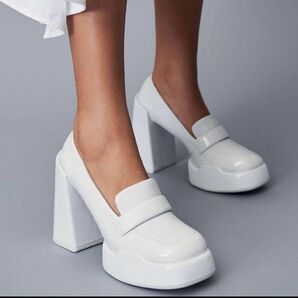 CHARLES & KEITH ルラ パテントプラットフォーム ローファー