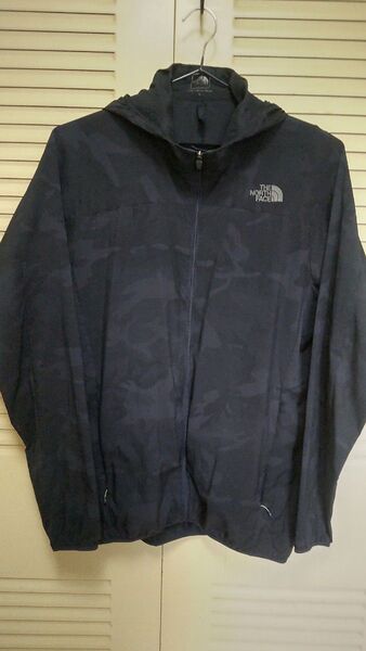 THE NORTH FACE スワローテイルベントフーディ軽量ウィンドブレーカー ブラックカモフラージュ柄