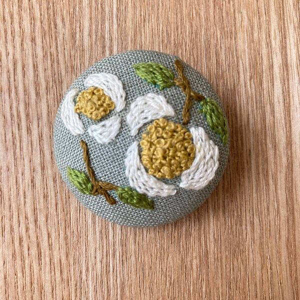まるいお花 刺繍 ブローチ