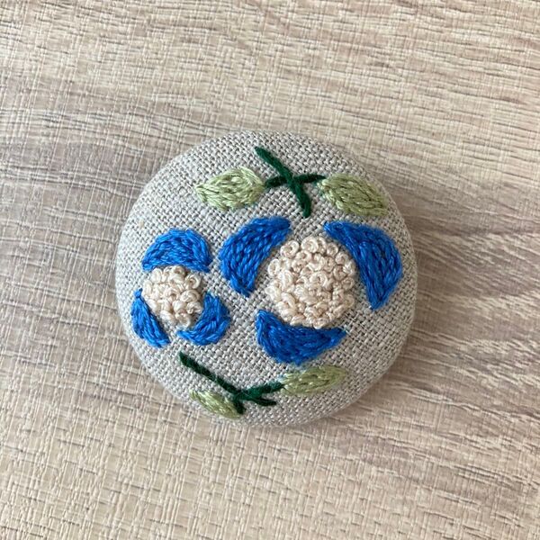 まるいお花 刺繍 ブローチ ハンドメイド