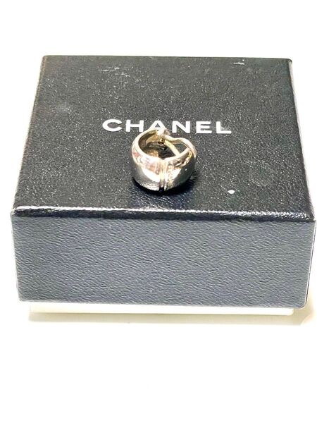 正規品CHANELシルバー製ロゴイヤリング片方