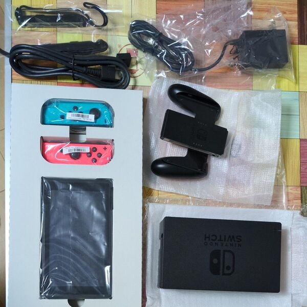 Nintendo Switch Joy-Con (L)ネオンブルー/(R)ネオンレッド 新モデル ケース他付属