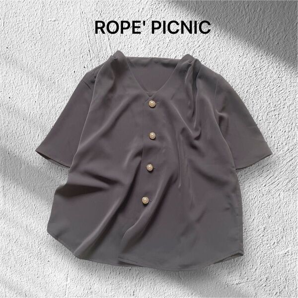 美品【ROPE' PICNICロペピクニック】パールボタンハーフスリーブブラウス Vネック チャコールグレー 38サイズ Mサイズ