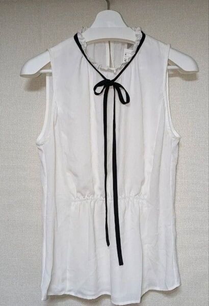 【極美品】H&M ノースリーブ フリル ブラウス オフホワイト トップス レディース S