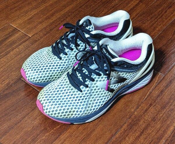【New Balance ニューバランス】ランニングシューズW1040W7 スニーカー 23.5cm