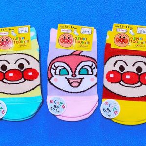 13〜19cm 新品 アンパンマン 左右柄違いスニーカー丈の靴下3足セット アンパンマン・ドキン・コキン・ばいきんまん・チーズ