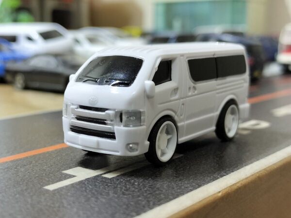 トヨタ ハイエース プルバックカー