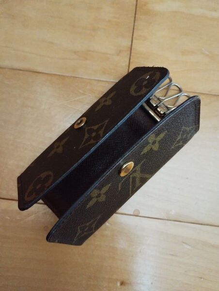 LOUIS VUITTON ルイヴィトン キーケース モノグラム 3連