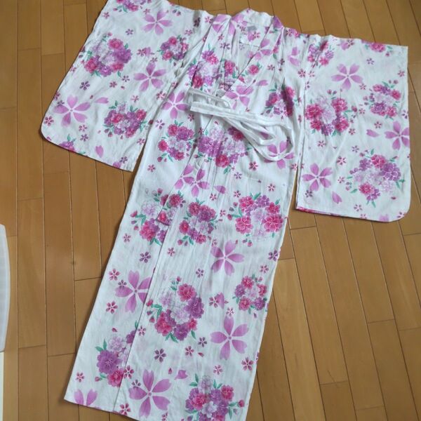 【値下げ不可】キッズ用 花柄 浴衣 130(110/120)