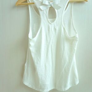 Abercrombie &Fitch 白のタンクトップ ポケット リボン付き