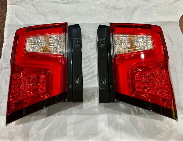 デリカd5 cv1w 後期 テールランプ 左右セット R4年式 美品