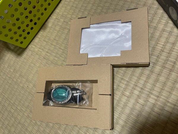 コミックス 進撃の巨人 同梱特典 リヴァイのスカーフ&エルヴィンのループタイ