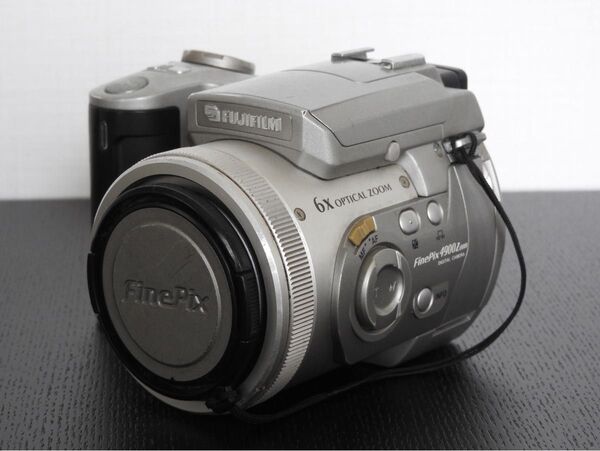 FUJIFILM FinePix 4900Zoom デジタルカメラ シルバー 富士フィルム オールドデジカメ ※ジャンク品
