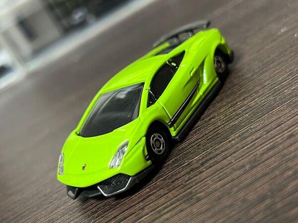 絶版 かしめ→ねじ止め変更済み トミカプレミアム 33 ランボルギーニ ガヤルド スーパーレジェーラ 緑 ミニカー