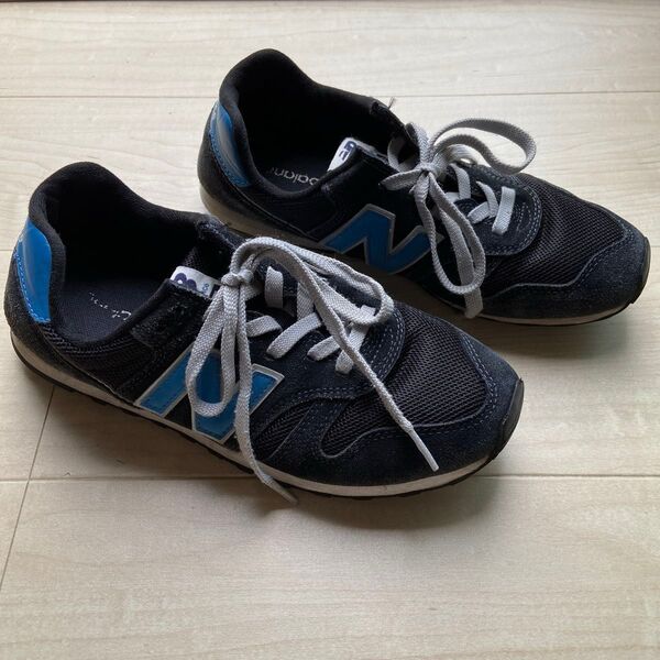 New Balance 373 ブラック×ブルー25.5センチ