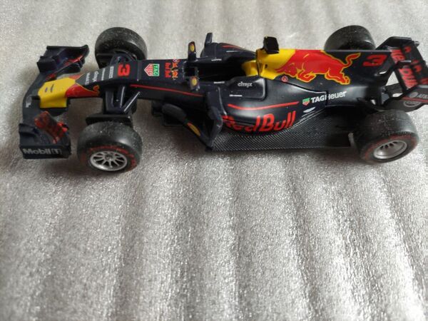 ミニカー Burago 1/43 Red Bull TAG Heuer RB13 F1 レッドブル ブラーゴ