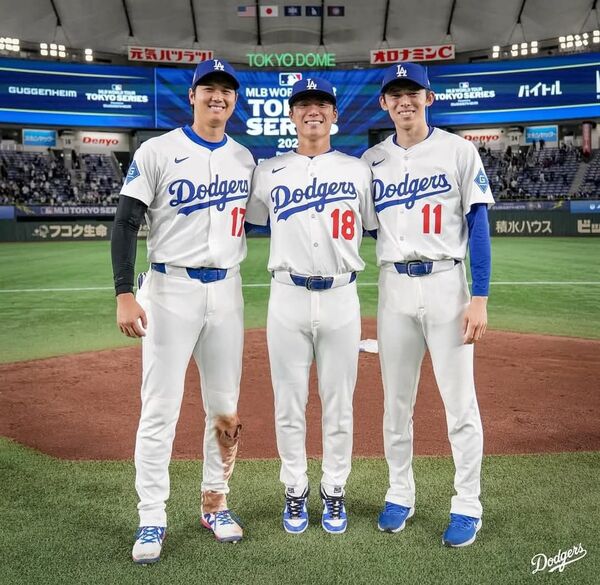 MLB~ドジャース3人~東京 MLB ドジャース 大谷翔平 フォト 高画質 写真 東京ドーム開幕戦 L