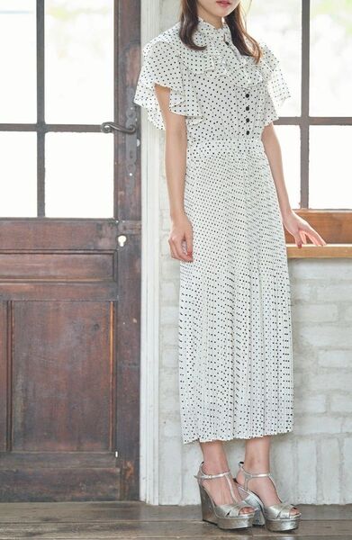 新品タグ付きtocco closet トッコクローゼット プリーツ切り替えラッフルドットワンピース ロングワンピース サマードレス
