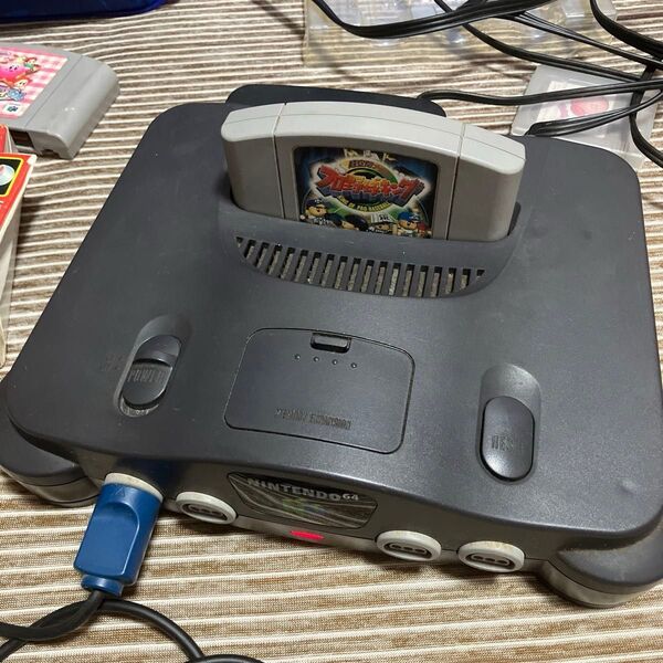 NINTENDO64本体、ソフト2点、プロ野球キング、星のカービィ64、コントローラー2個