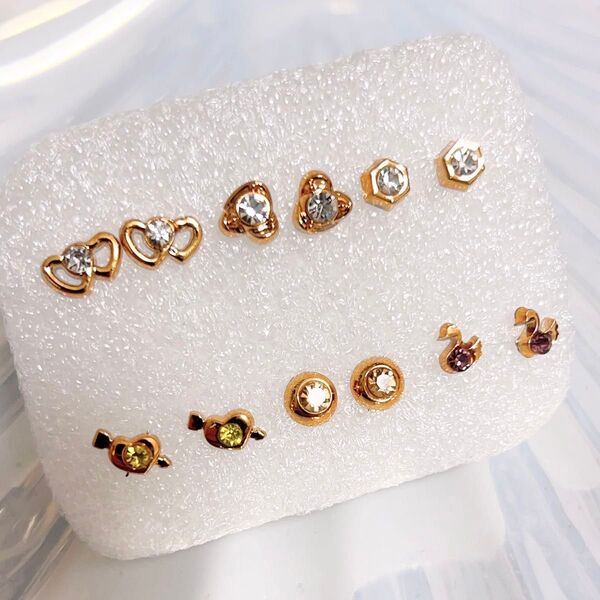 【D42】樹脂ピアス6ペア☆小粒ゴールドカラーセット