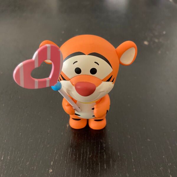 ディズニーくまのプーさんティガーフィギュア