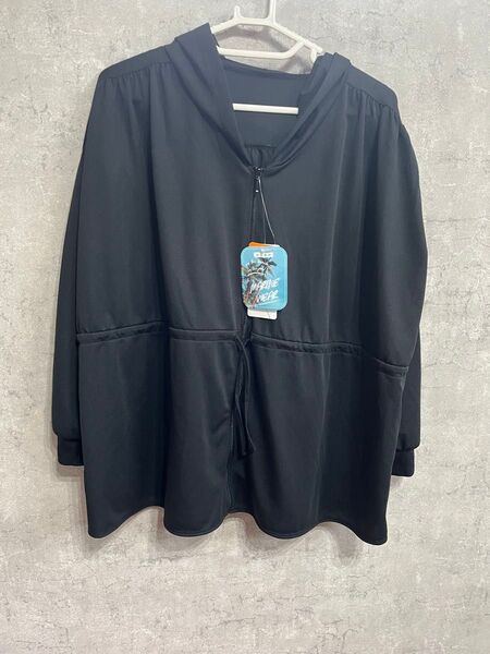 新品 未使用 パーカー 夏 トップス ラッシュガード 水陸両用 おしゃれデザイン