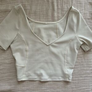 Lululemon ルルレモン クロップド Vネック トップス