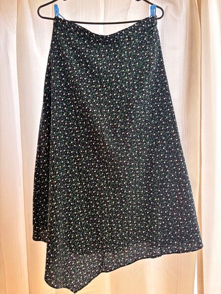 小花柄アシンメトリースカート