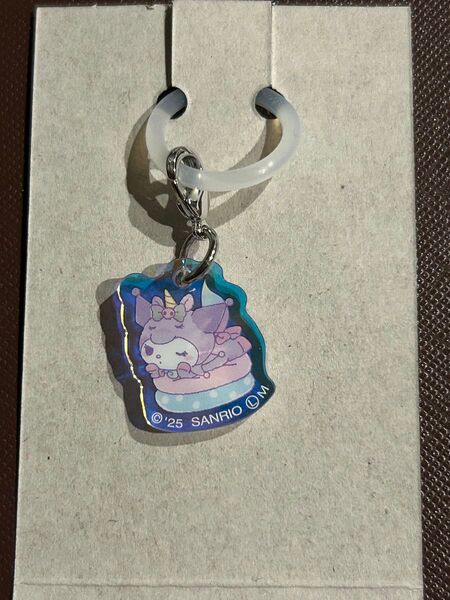 新品 サンリオキャラクターズ アクリルチャーム クリームinスナック クロミ