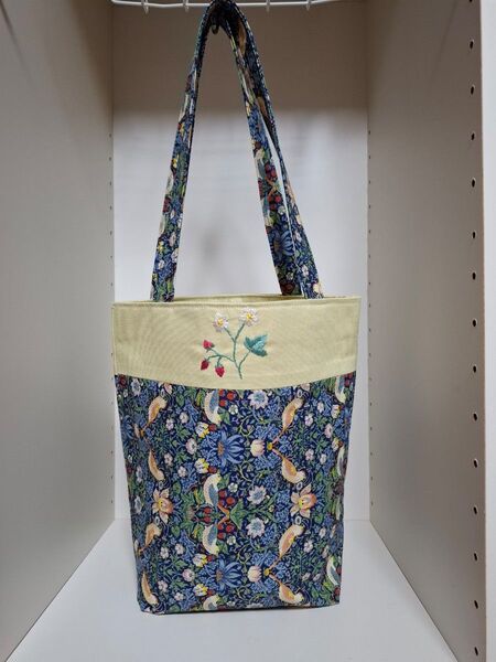 手刺繍入りトートバッグ ハンドメイド