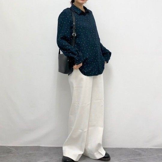 美品 UNIQLO/ユニクロブラウス ネイビー 長袖 シャツ リーフ柄 ユニクロ XL ボタンダウン 大きめ レーヨン