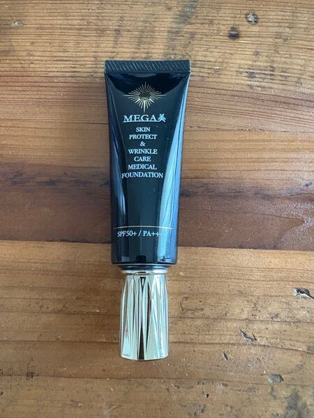 【未使用品】MEGA美 薬用リンクルケア美白リキッドファンデーション