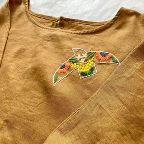 手刺繍入り トップス FlowerBird