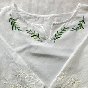 手刺繍入り 5分袖 夏ブラウス