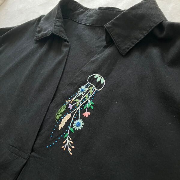 手刺繍入り 半袖シャツ ロングブラウス 花クラゲ