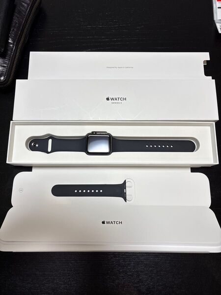 Apple Watch Series 3 GPSモデル 42mm スペースグレイアルミニウムケースとブラックスポーツバンド