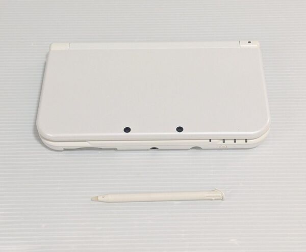 美品 Newニンテンドー3DS LL RED-001 パールホワイト 本体 NINTENDO 任天堂