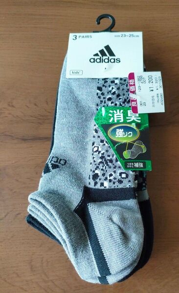 新品 未使用 23〜25cm adidas ソックスショートソックス 靴下 紳士 消臭 カジュアルソックス 3足組 定価1320円