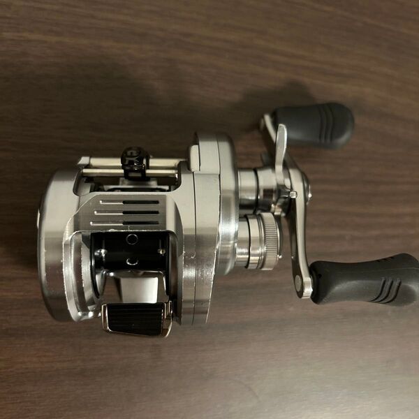 SHIMANO 19 カルカッタコンクエスト 200 DC
