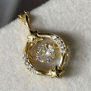 ラウンドカットの揺れる一粒ストーンのネックレス 揺れる キラキラ 星 ジルコニア