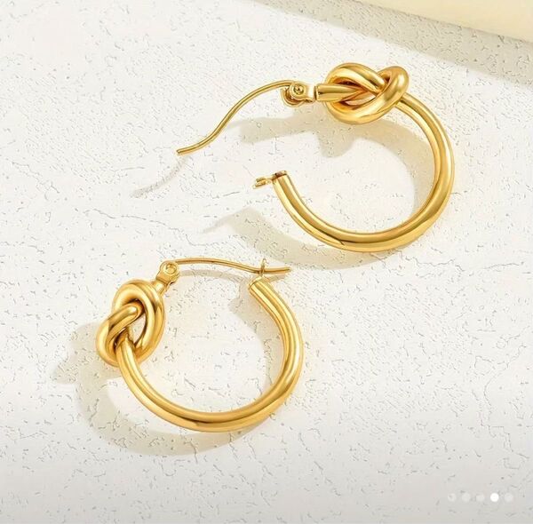ノットフープピアス ゴールド 25mm 18金メッキ 結び目 シンプル 大人気