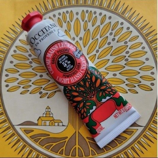 ロクシタンルミナスパウダースノーシアハンドクリーム30ml