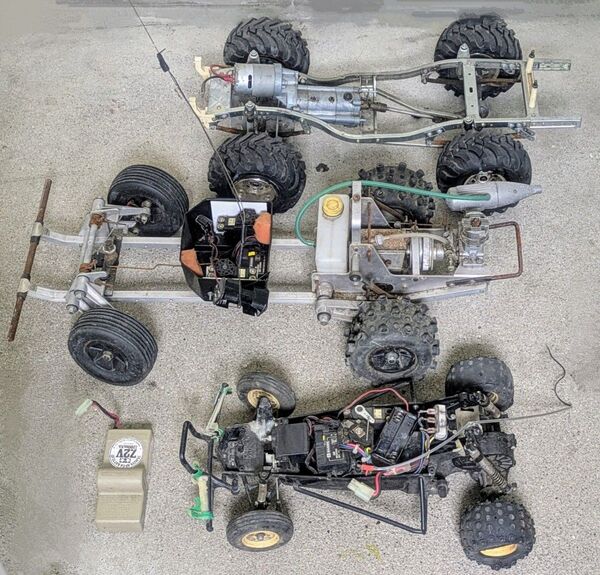 当時物3台セット/エンジンカー2台/ ラジコン1台/ ラクダバッテリー/ タミヤ シャーシ Kyosho サンワ