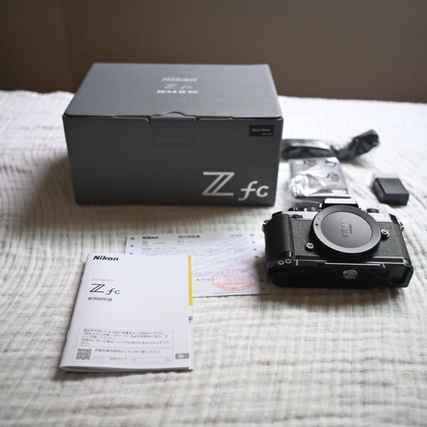 【美品】Nikon Zfc ボディ (SmallRigグリップ付き) ショット数7084回