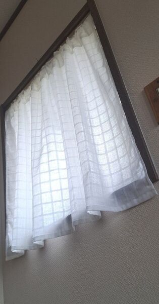 《 送料込み 》白いカフェカーテン*ハンドメイド*ドビーチェック*先染め播州織*コットンリネン*夏仕様*シンプル*模様がえ