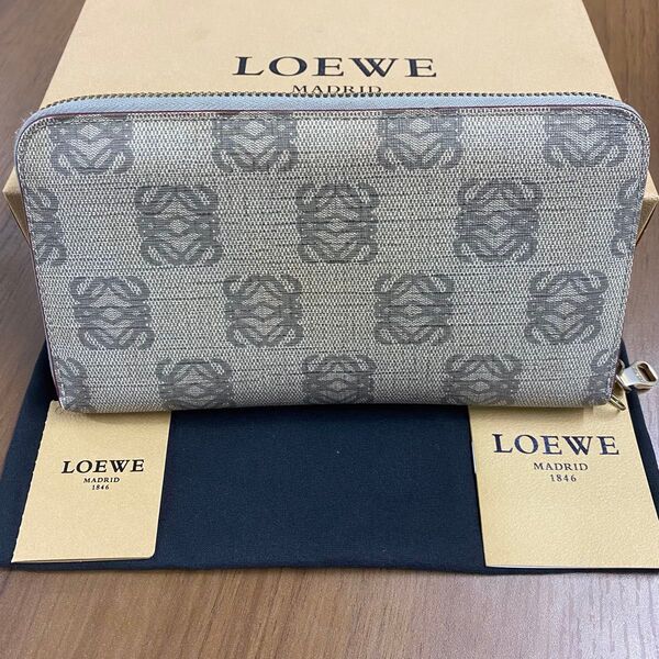 新品同様!ロエベ LOEWE 財布 長財布 ロゴ アナグラム ラウンドファスナー