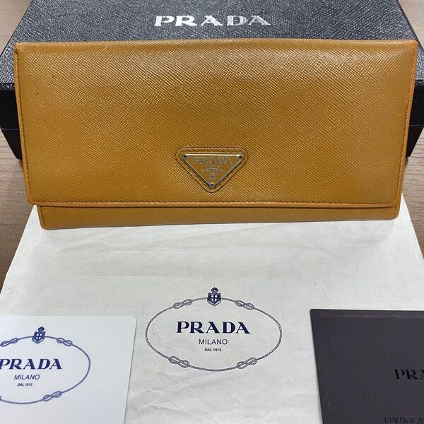 新品同様! プラダ PRADA 財布 二つ折り 長財布 サフィアーノ 三角プレート