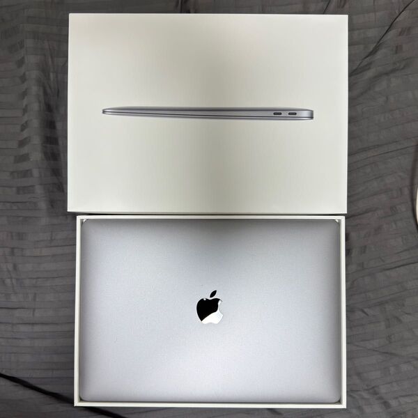 超美品 MacBookAir (2020 13インチ)MVH22J/A 放電回数10回未満 マックブック